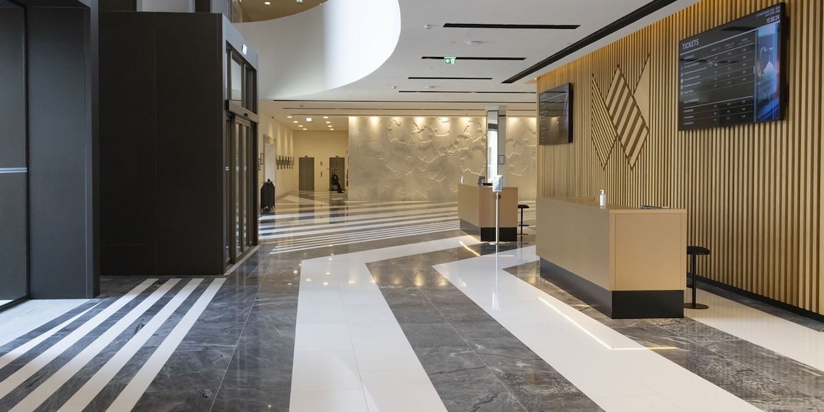 Rocha natural de grande beleza e requinte, disponível em diferentes colorações e texturas, muito procurado pela sua exclusividade tanto na arquitectura como na decoração.